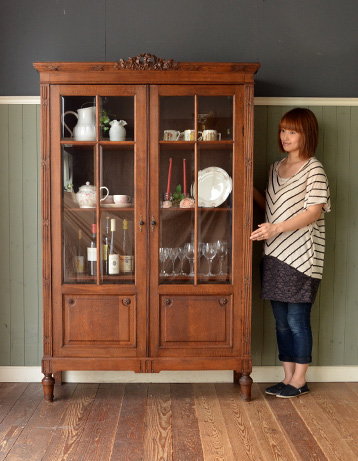 j-1002-f アンティークガラスキャビネットのモデル入り