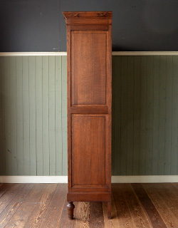 j-1002-f アンティークガラスキャビネットの横