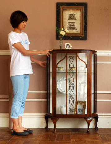 j-1003-f アンティークガラスキャビネットのモデル入り