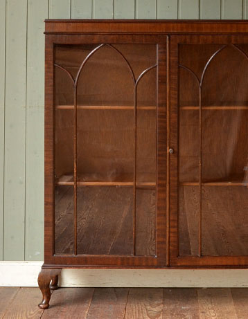 j-1010-f アンティークブックケースのアップ