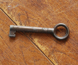 j-1014-f アンティークガラスキャビネットの鍵