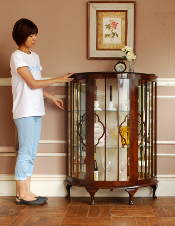 j-1014-f アンティークガラスキャビネットのモデル入り