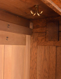 j-1032-f アンティークワードローブのフック