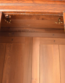 j-1032-f アンティークワードローブの扉内