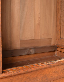 j-1032-f アンティークワードローブの底