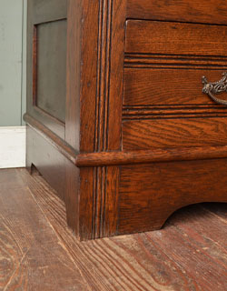 j-1032-f アンティークワードローブの脚