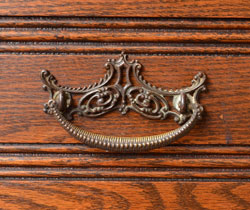 j-1032-f アンティークワードローブの取っ手