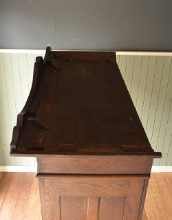 j-1032-f アンティークワードローブの天板