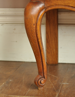 j-1036-f アンティークナイトテーブルの横