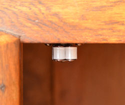 j-1042-f アンティークサイドボードの金具