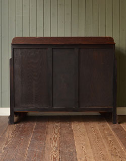 j-1042-f アンティークサイドボードの後ろ
