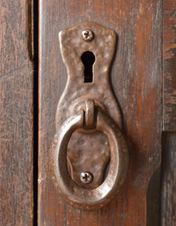 j-1043-f アンティーク ワードローブの取っ手