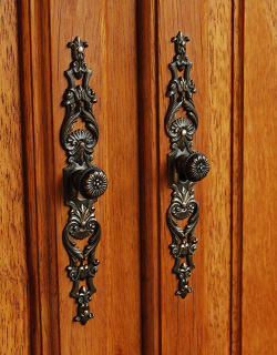 j-1061-f アンティークキャビネットの取っ手