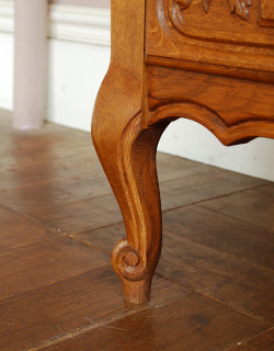 j-1061-f アンティークキャビネットの脚