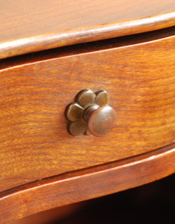 j-1067-f アンティークナイトテーブルの取っ手