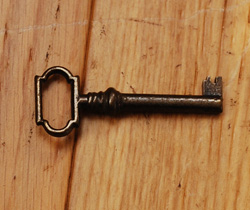 j-1071-f アンティークウォールキャビネットの鍵