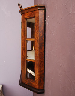 j-1071-f アンティークウォールキャビネットの横