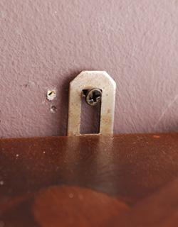 j-1071-f アンティークウォールキャビネットのビス穴