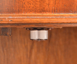 j-1088-f アンティークコーナーキャビネットのローラーキャッチャー
