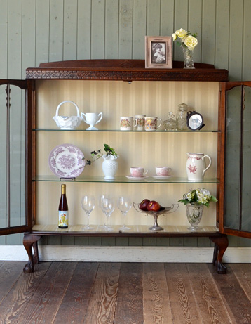 j-1092-f アンティークガラスキャビネットのオープン時