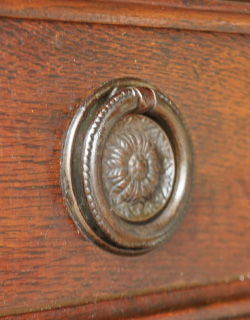 j-1094-f アンティークミラー付きサイドボードの取っ手２