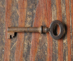 j-1094-f アンティークミラー付きサイドボードの鍵