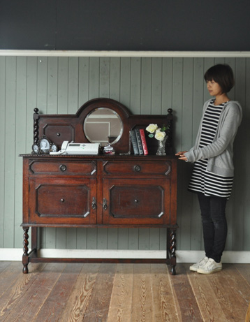j-1094-f アンティークミラー付きサイドボードのモデル入り