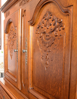 j-1095-f アンティークキャビネットの装飾