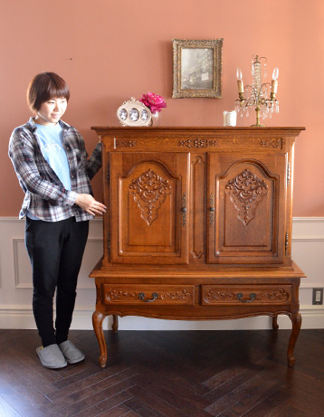 j-1095-f アンティークキャビネットのモデル入り