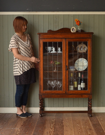 j-1099-f アンティークガラスブックケースのモデル入り