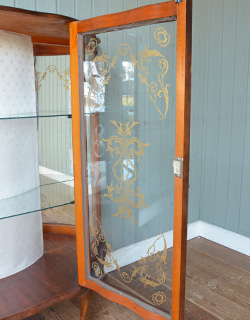 j-1103-f アンティークガラスショーケースの模様