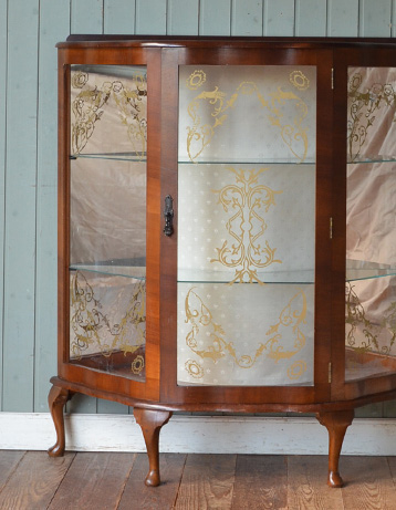 j-1103-f アンティークガラスショーケースのアップ