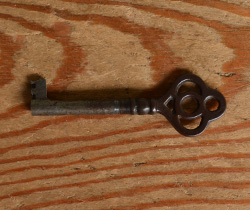 j-1109-f アンティークサイドボードの鍵