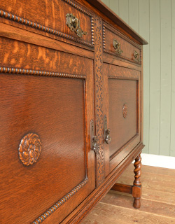 j-1109-f アンティークサイドボードの彫り