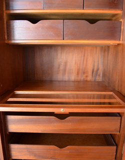 j-1138-f アンティークワードローブのガラス戸内