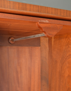 j-1138-f アンティークワードローブのポール