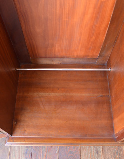 j-1138-f アンティークワードローブの靴置き