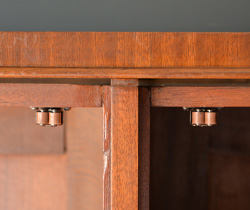 j-1138-f アンティークワードローブのローラーキャッチャー