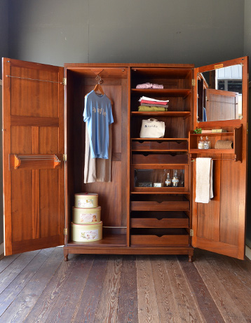 j-1138-f アンティークワードローブのオープン時