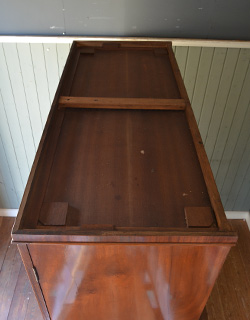 j-1138-f アンティークワードローブの天板