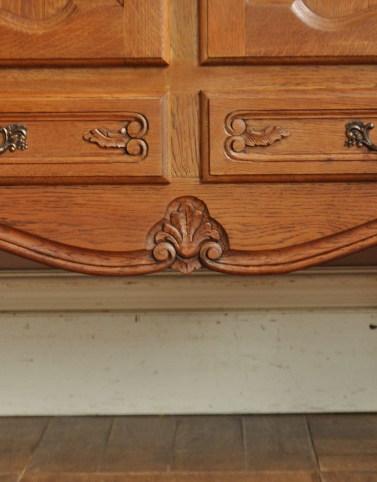 j-1149-f アンティークキャビネットの彫り