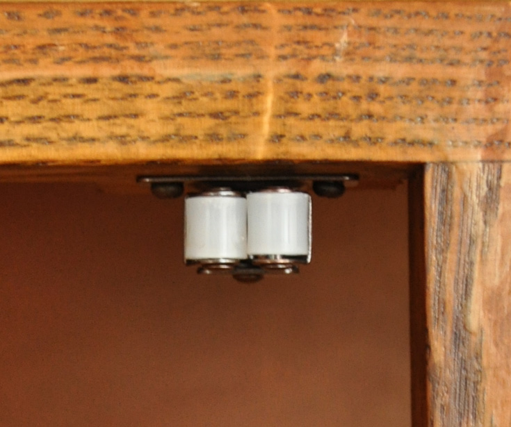 j-1149-f アンティークキャビネットのローラーキャッチャー