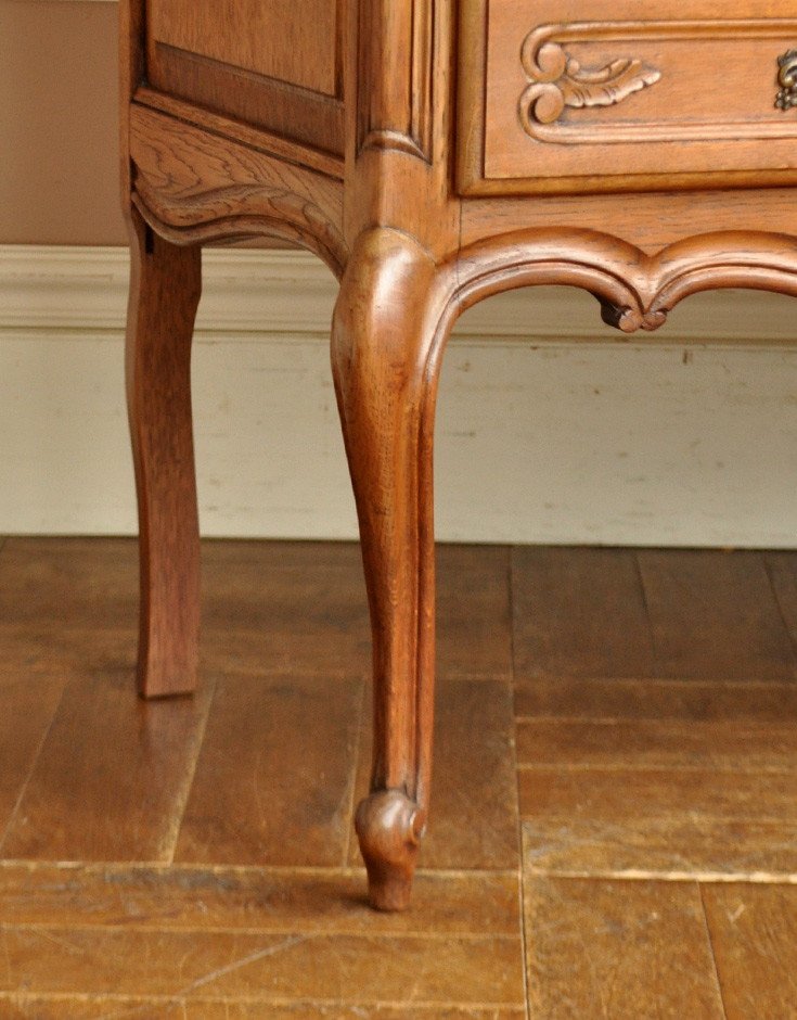 j-1149-f アンティークキャビネットの脚