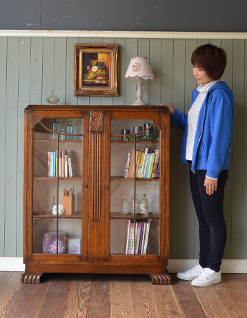 j-1181-f アンティークブックケースのモデル入り