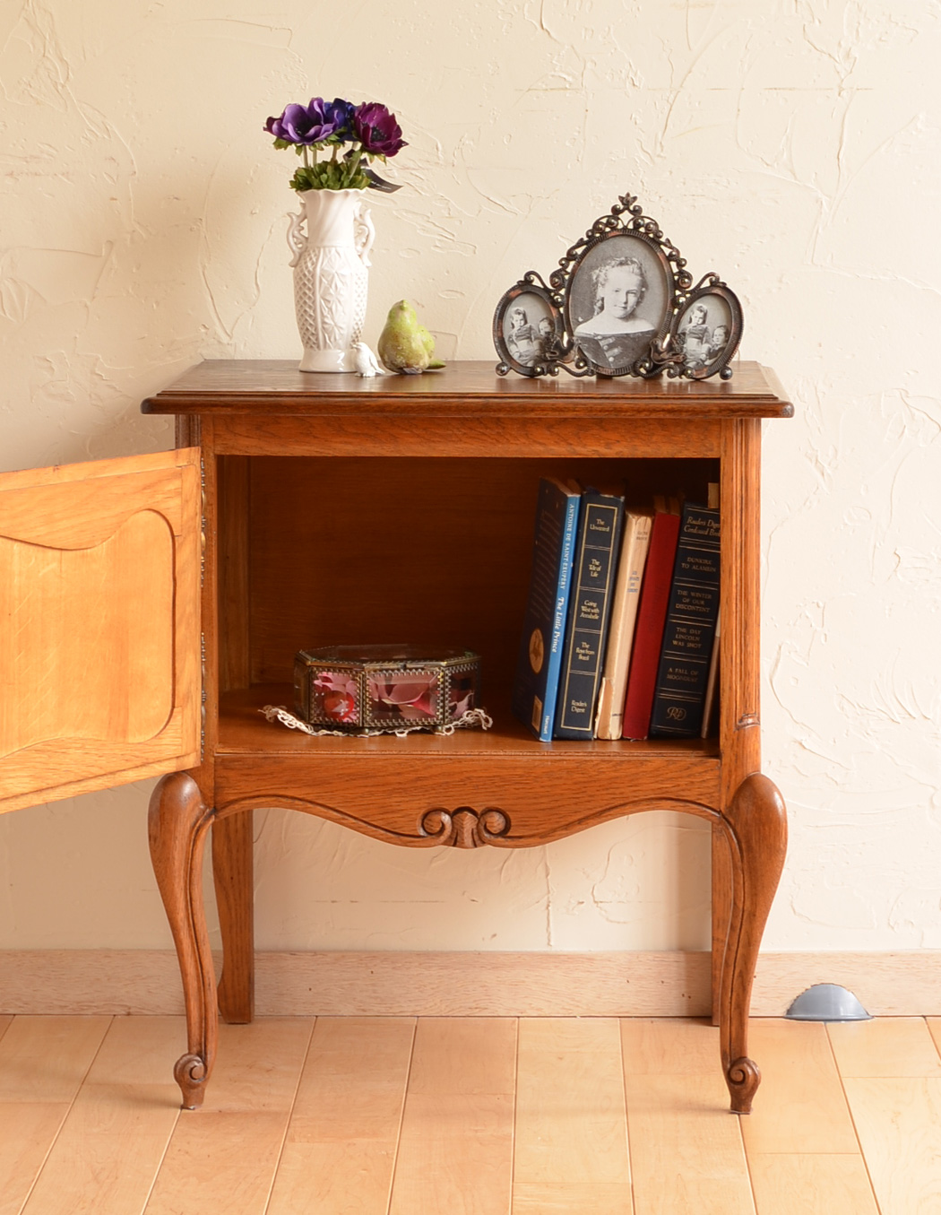 j-1199-f アンティークナイトテーブルのオープン時