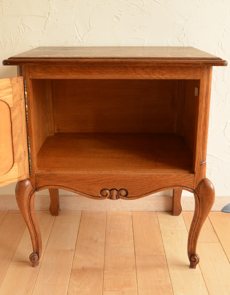 j-1199-f アンティークナイトテーブルの扉内