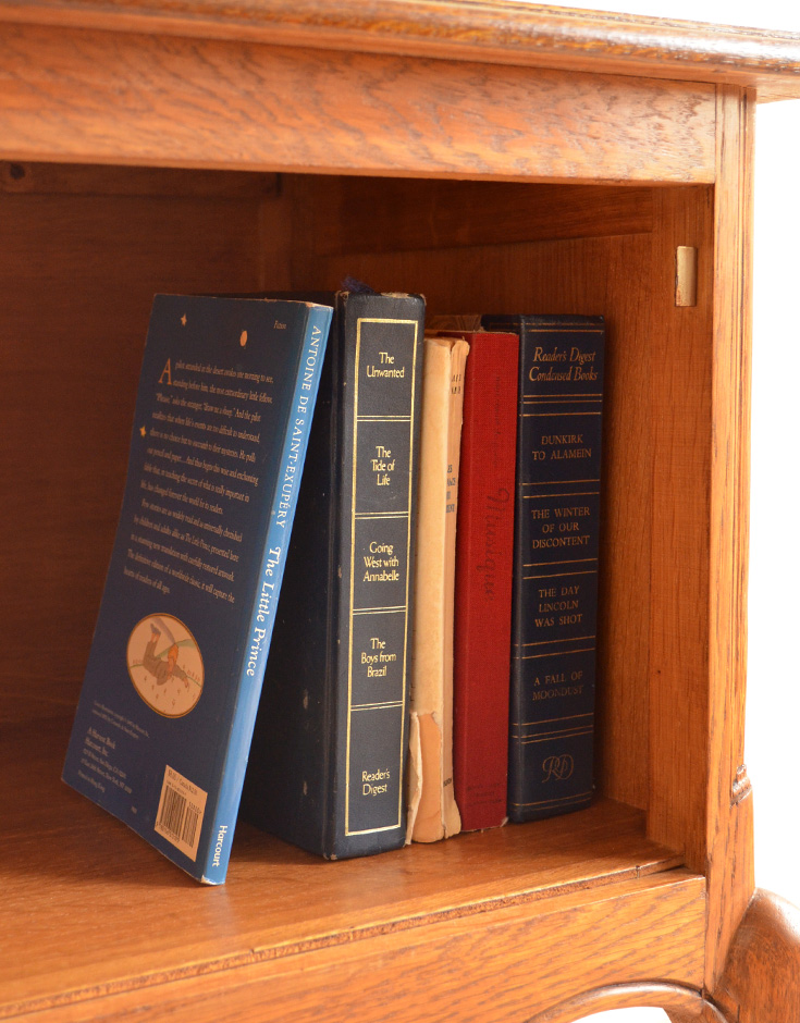 j-1199-f アンティークナイトテーブルの収納