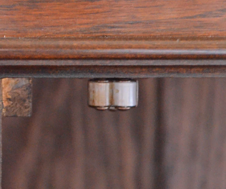 j-1202-f アンティークブックケースのローラーキャッチャー