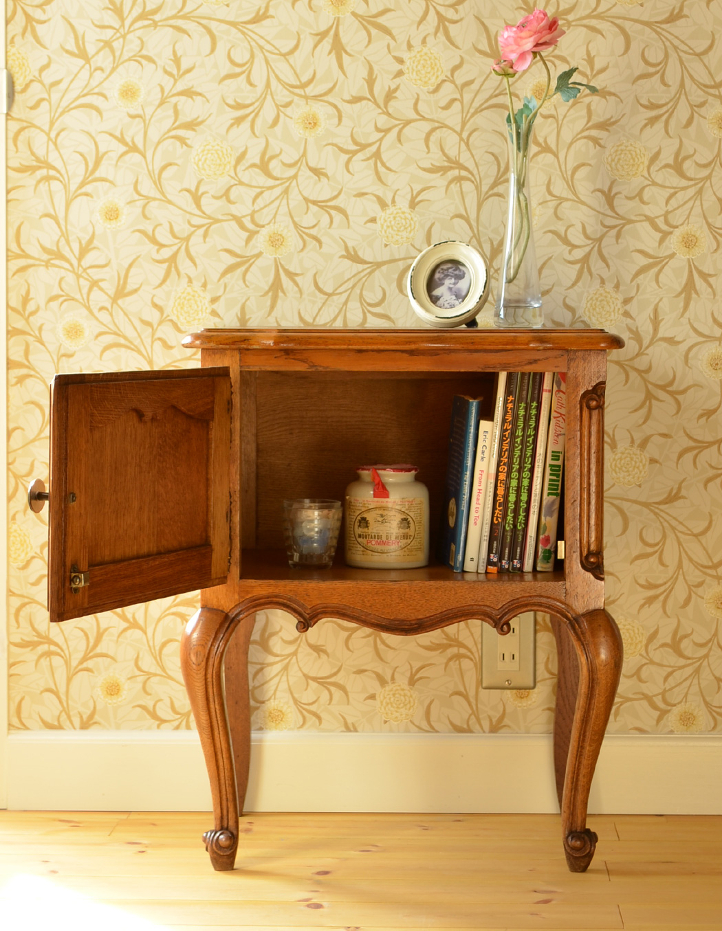 j-1232-f アンティークナイトテーブルのオープン時