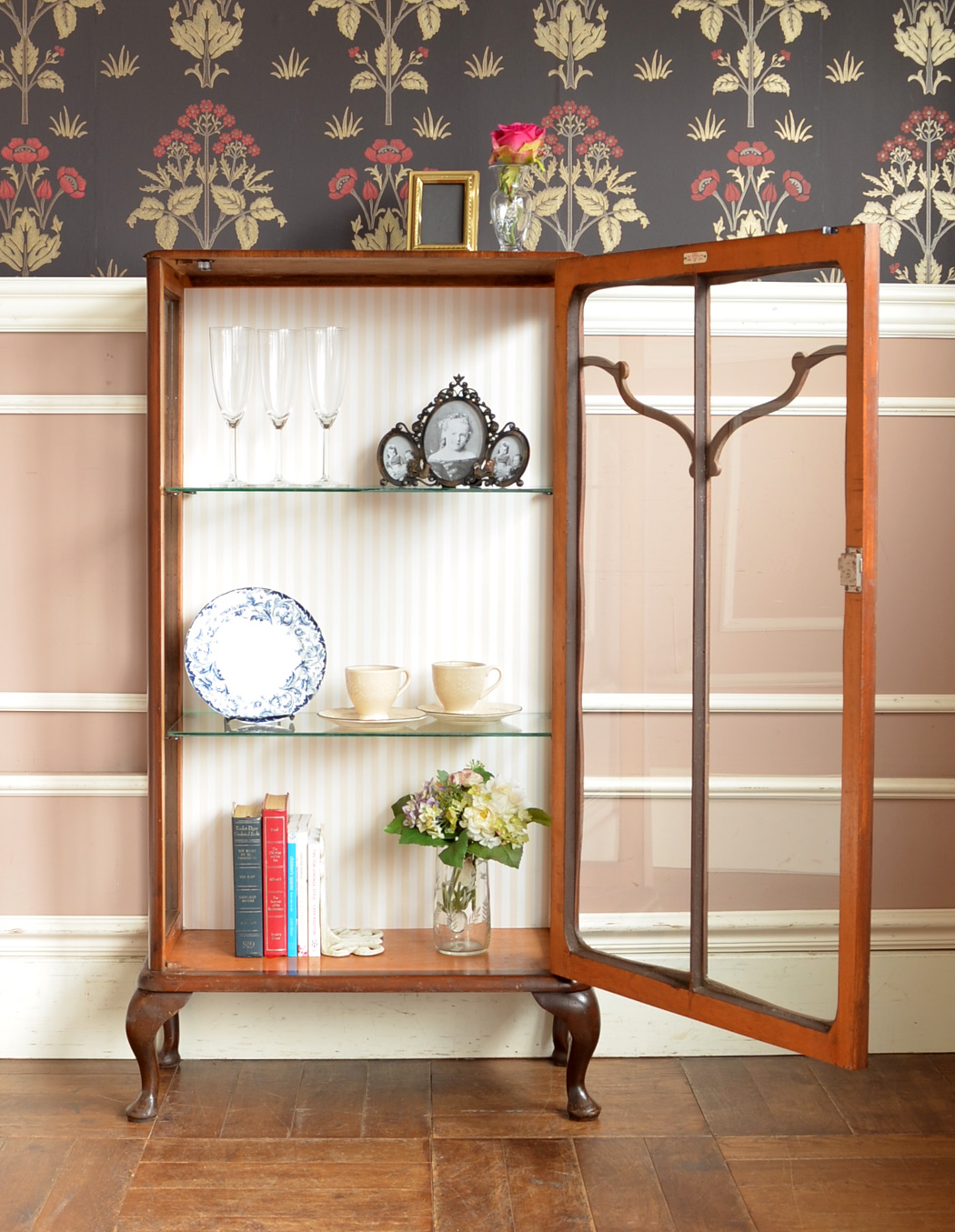 j-1277-f アンティークガラスキャビネットのオープン時